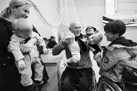 14th October,2019. «Shans» team player (Tyumen Region) is with his family after the awarding ceremony. All-Russian wheelchair basketball tournament, 2019. Tyumen