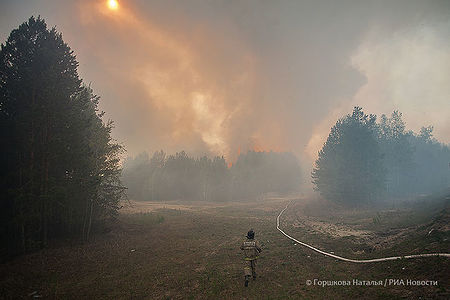 15.05.2021. Задымление от лесного пожара в районе озера Андреевское. Тюменская область. (Автор фото Наталья Горшкова)