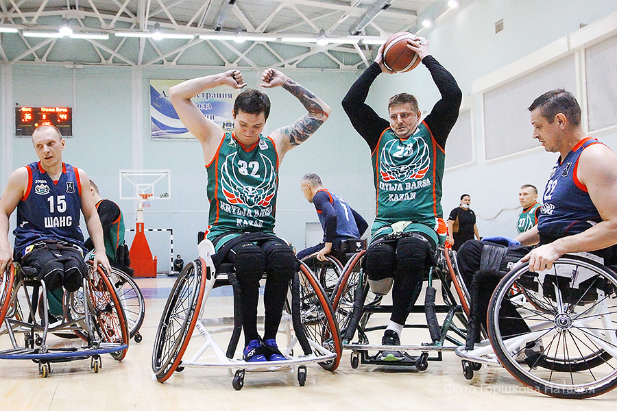 12.10.2020. Во время матча между командами «Шанс» (Тюменская область) и «Крылья Барса» (Республика Татарстан). Всероссийский турнир по баскетболу на колясках 2020, Тюмень. (Автор фото Горшкова Наталья)
