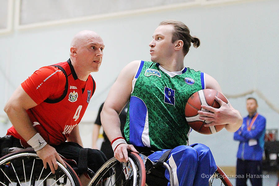 09.10.2020. Во время матча между командами «Легион-Югра» (ХМАО-Югра) и «Шанс» (Тюменская область). Всероссийский турнир по баскетболу на колясках 2020, Тюмень. (Автор фото Горшкова Наталья)