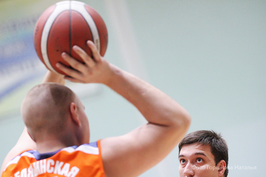 09.10.2020. Во время матча между командами «Импульс» (Челябинская область) и «Фалькон» (Москва). Всероссийский турнир по баскетболу на колясках 2020, Тюмень. (Автор фото Горшкова Наталья)