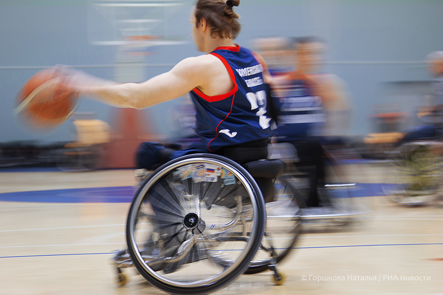 12.10.2019. Игрок команды «Шанс» (Тюменская область) Андрей Бондаренко разминается перед матчем. Всероссийский турнир по баскетболу на колясках 2019, Тюмень. (Автор фото Горшкова Наталья)