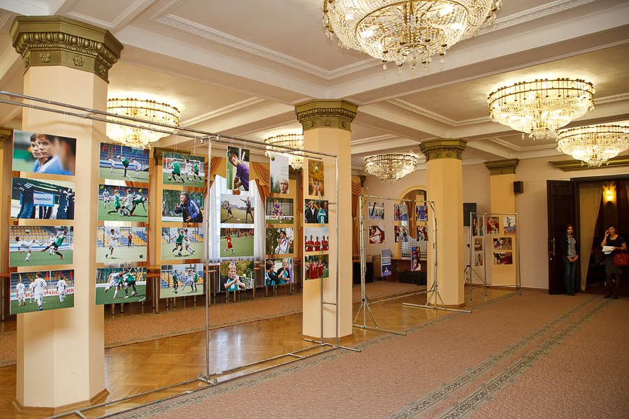 Персональная выставка о спортивных достижениях детей и молодежи (г. Тюмень, октябрь 2012).